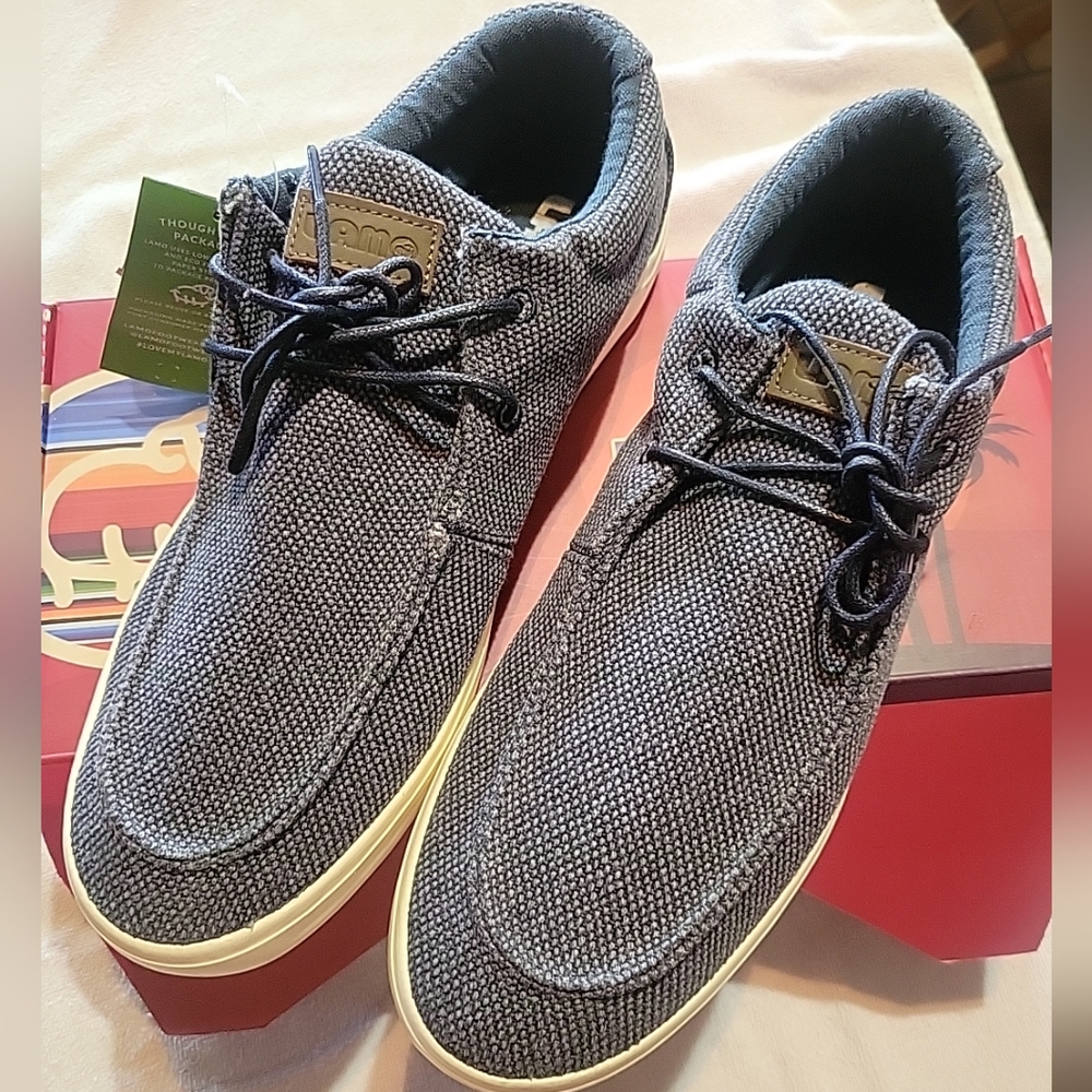Lamo Tate Size 11 Womens Boat Shoes Navy